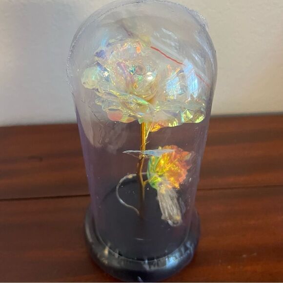 Dream of Flowers Lighted Rose in Glass Dome with Faux Wooden Base. New!! - Picture 8 of 11
